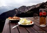 Caffè und Zeitung : Solsteinhaus / Karwendel (2002)