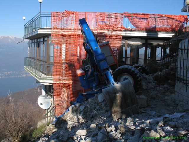 24.12.2005 - La ricostruziuone : 2005_12_24-26_7204_LavenoMottarroneMonteviascoLiftology019_1280x1024.jpg