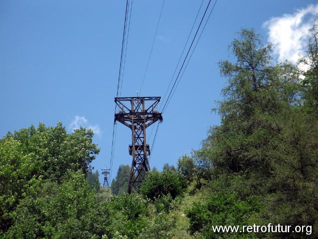 Seilbahnfahrt -  1. Sektion nach Le Pavillion : 2006_07_22-23_042_CourmayeurCerviniaLiftology.JPG