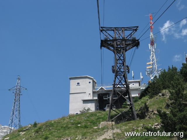 Seilbahnfahrt -  1. Sektion nach Le Pavillion : 2006_07_22-23_049_CourmayeurCerviniaLiftology.JPG