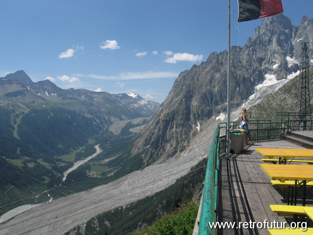 Seilbahnfahrt -  1. Sektion nach Le Pavillion : 2006_07_22-23_055_CourmayeurCerviniaLiftology.JPG