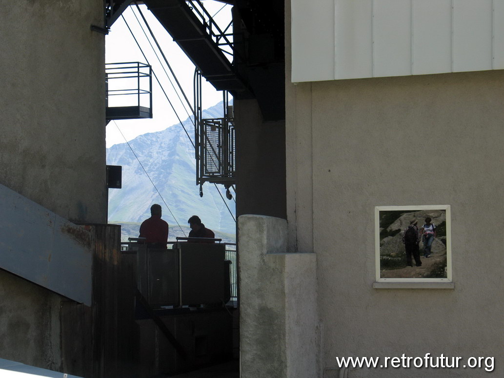 Seilbahnfahrt -  1. Sektion nach Le Pavillion : 2006_07_22-23_065_CourmayeurCerviniaLiftology.JPG