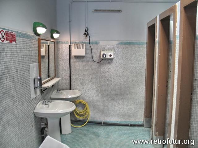 Un occhiata ai bagni (50.91 KByte) Stazione Museroche / La Gran Baita : Un occhiata ai bagni