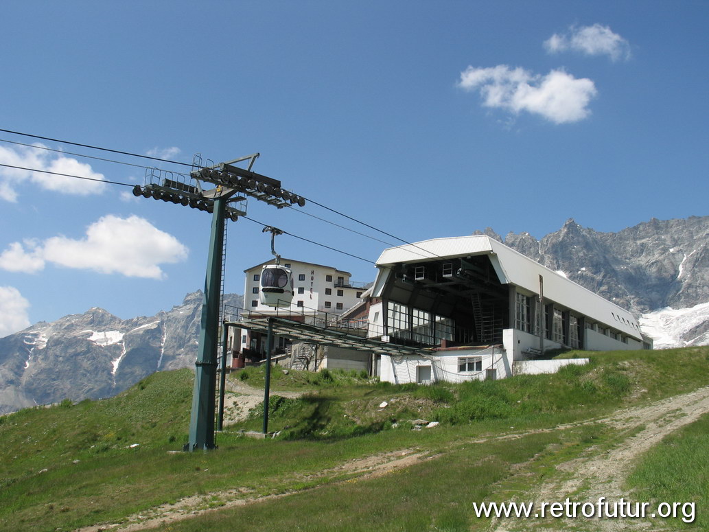 Gli impianti nel 2008 : 2006_07_22-23_268_CourmayeurCerviniaLiftology.JPG