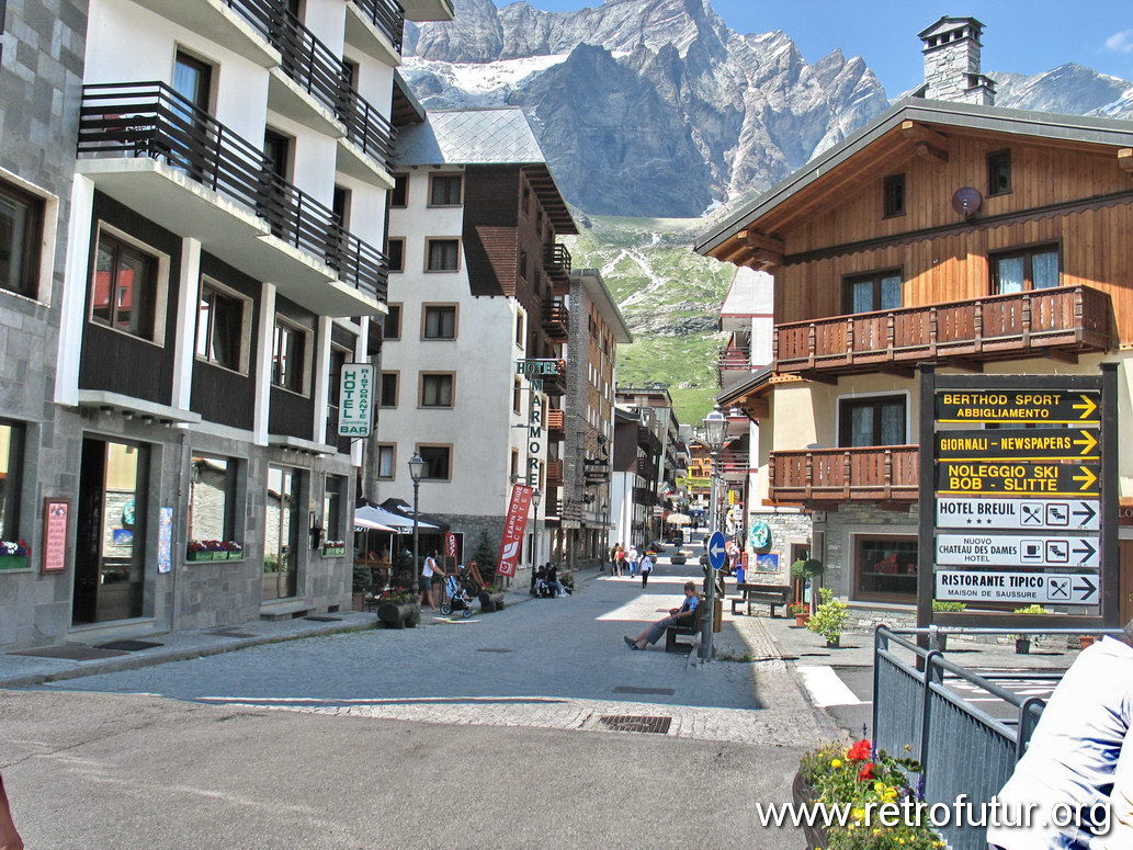 Considerazioni urbanistiche : 2006_07_22-23_306_CourmayeurCerviniaLiftology.JPG