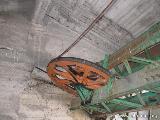 Anche qui rimane un spezzone di fune (58.52 KByte) Stazione superiore : Anche qui rimane un spezzone di fune