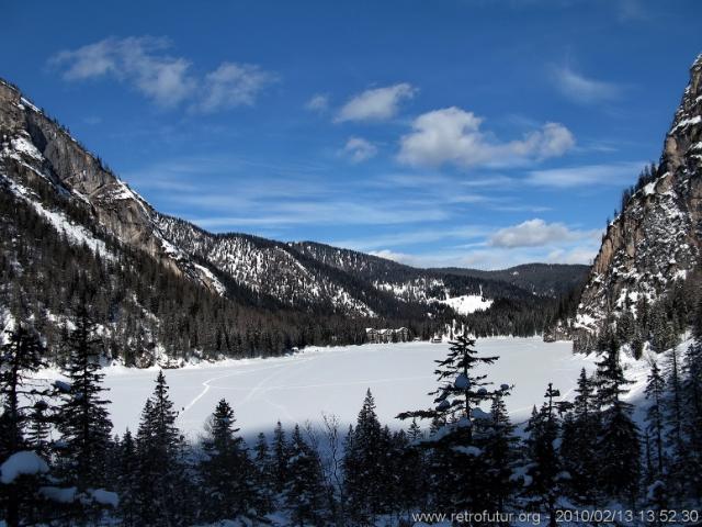 Jaufen : Hinten am Waldrand das Hotel Praggser Wildsee