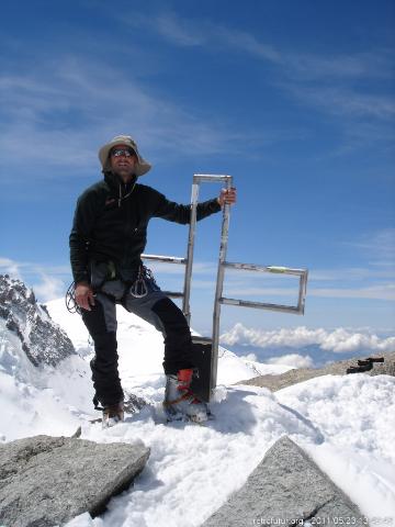 Tag 2: Aklimatisierung : 13:42 - Klaus Gafriller am Gipfel (4248m). Das restliche Kollektiv verzichtete auf die paar fehlenden Felsmeter