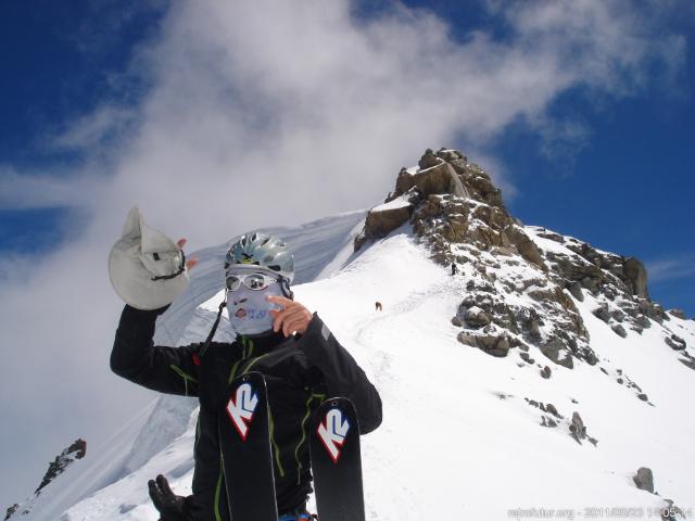 Tag 2: Aklimatisierung : 14:05 - Tacul Gipfel (4248 m) im Hintergrund