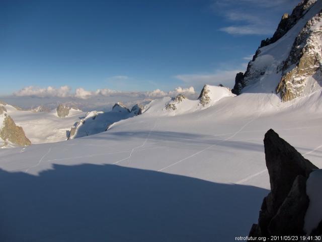 Tag 2: Aklimatisierung : 19:41 - Grosse Fläche für einen weiten Passübergang: Col du Midi (3532m)