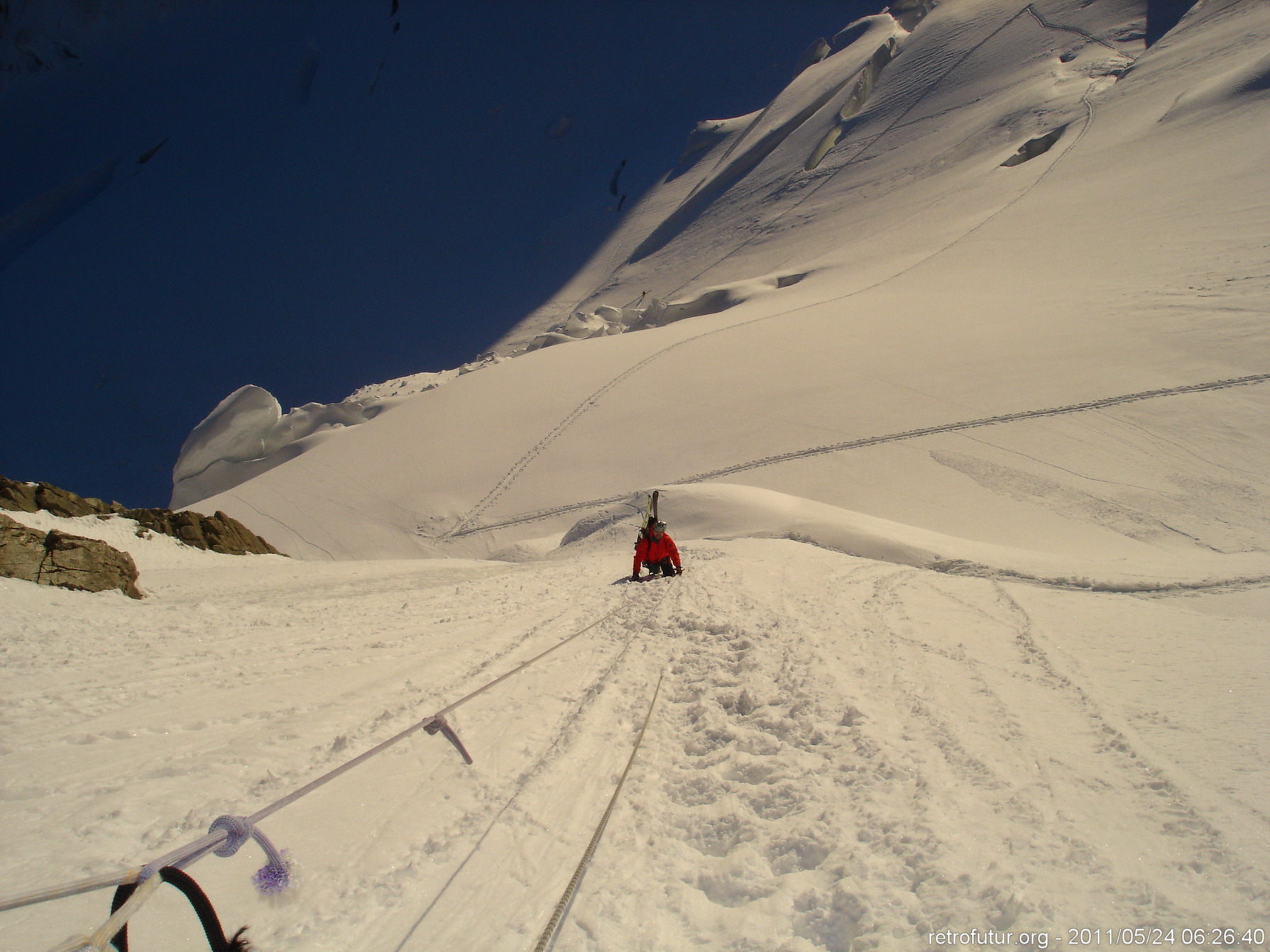 Tag 3: Der Gipfel : 6:26 - Schnaufender Kris im unteren Abschnitt des Übergangs des Mt.Maudit