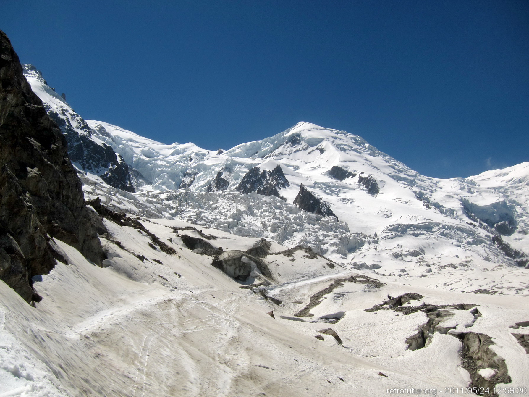 Tag 3: Der Gipfel : VII.) 12:59 - Blick zum Dôme du Goûter 4303m: Französischer kann ein Berg nicht klingen. Dôme du Goûter. Sprechen Sie das mal richtig aus bitte.