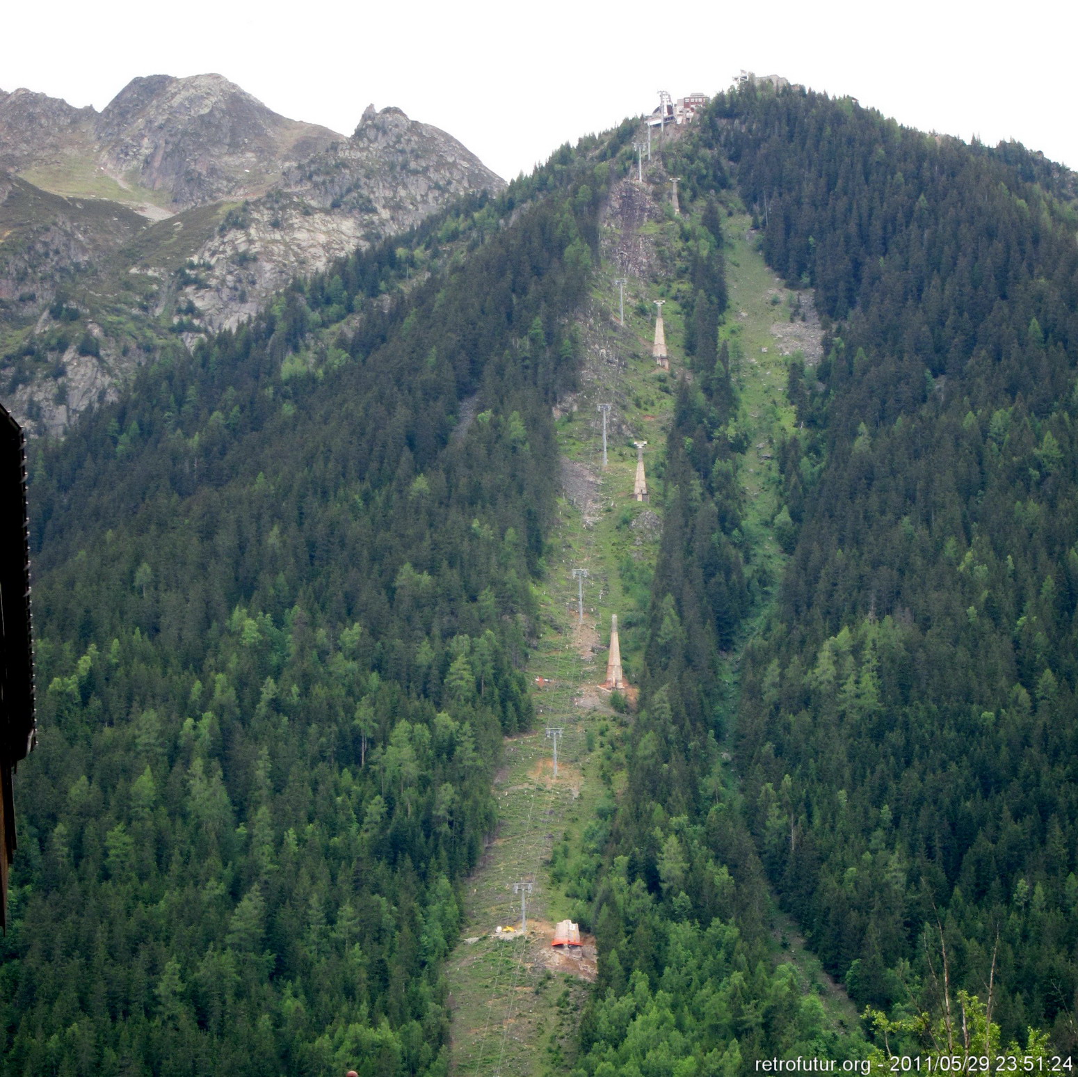 Tag 4: Abreise : Die Betonmasten der ehemaligen Seilbahn zum Brevent werden abgetragen