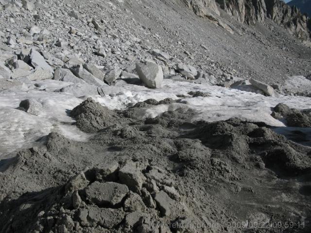 Tag 002: Fornohütte und -monte : Kunstwerke aus Sand am dahinschmelzenden Eis