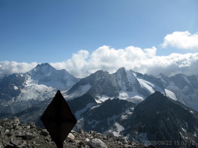 Tag 002: Fornohütte und -monte : Von links gegen Horizont: Monte Disgrazia (3678m), Cima Rosso (3366m), Monte Sissione (3330m)