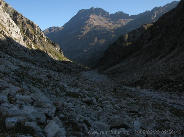 Tag 003: Fornogletscher und -tal : Weiter Talauswärts, es wird grüner.