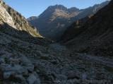 Weiter Talauswärts, es wird grüner. (46.84 KByte) Tag 003: Fornogletscher und -tal : Weiter Talauswärts, es wird grüner.