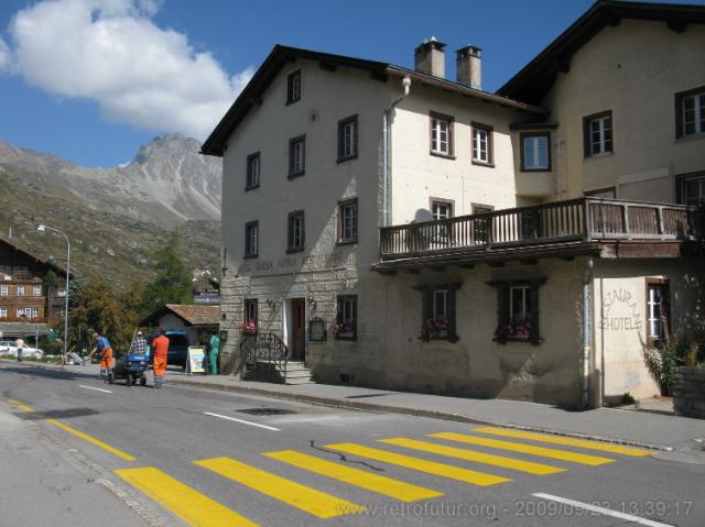 Tag 003: Fornogletscher und -tal : Mittagessen im Restaurant Chesa Alpina.