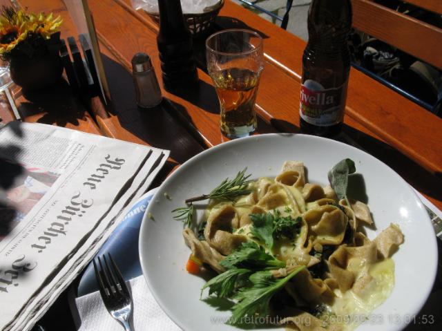 NZZ und Pizoccheri. (52.52 KByte) Tag 003: Fornogletscher und -tal : NZZ und Pizoccheri.