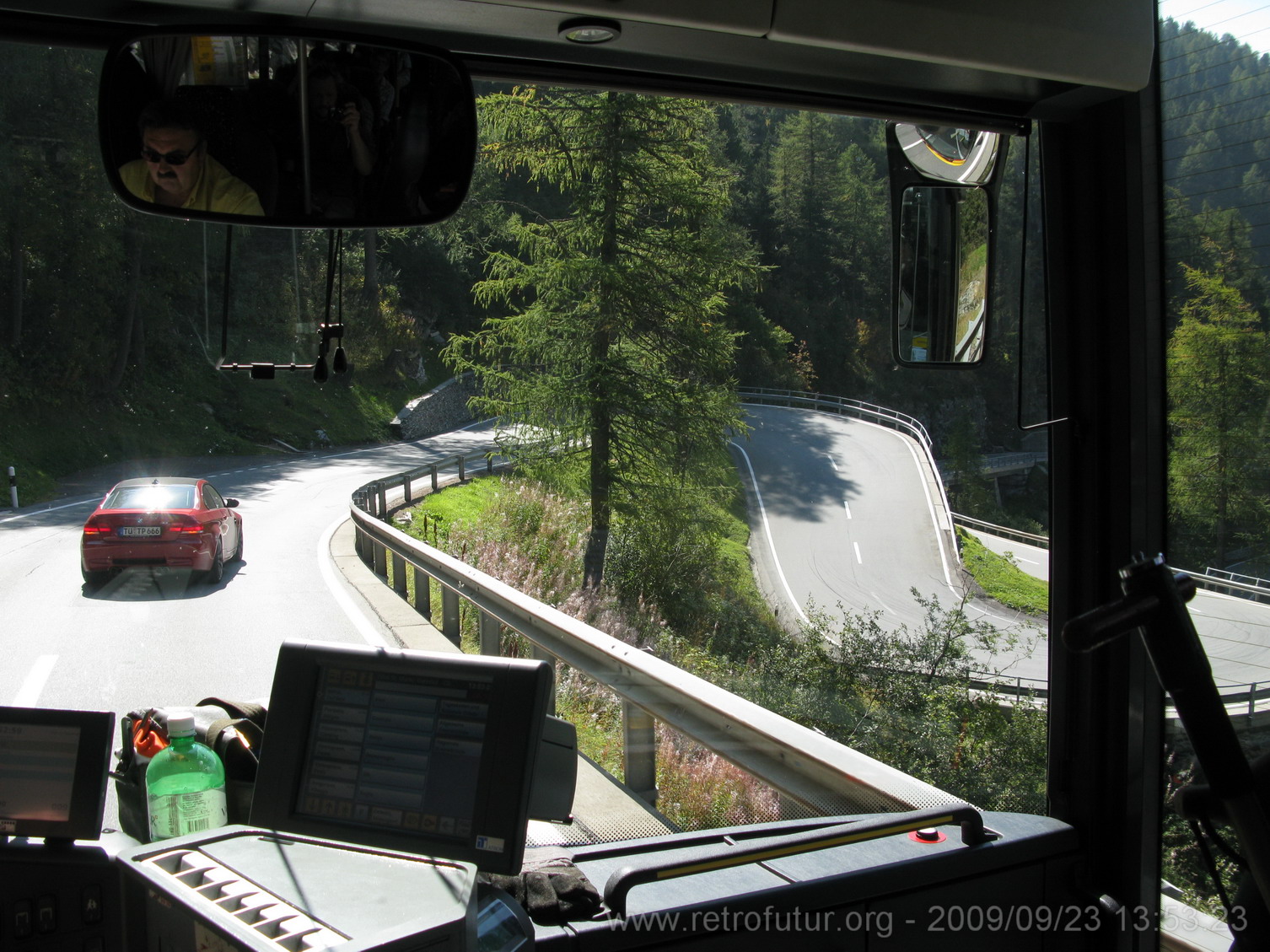 Tag 003: Fornogletscher und -tal : Im Postauto die Haarnadelkurven der Malojastrasse hinab