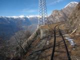 Der erster Abschnitt des Tracciolino : Eine Ausweiche. Wohl gebaut, um die Aussicht hinreichend lange geniessen zu können bis der Gegenzug eintrifft.