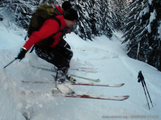 Fallmetzer - Von Pfunders : Kollektive Erfahrung der Schneehöhe durch Absprung von einem Holzhaufen in geeigneter Mindesthöhe.