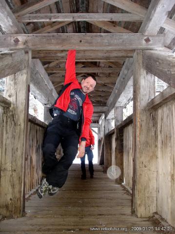 Fallmetzer - Von Pfunders : Kris and the bridge :-)