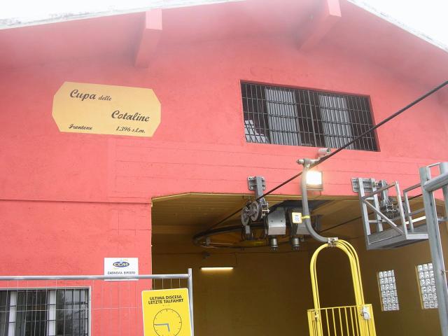 Cestovia Monte Catria stazione a monte (39.83 KByte) Frontone (PU) * / Cestovia Monte Catria (Monte Acuto) : Cestovia Monte Catria stazione a monte