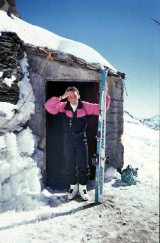 1: 1993 - Il sole acceca uscendo dalla umida scura galleria (28.76 KByte) Die Bergstation der Furggenbahn auf 3492m und der Skitunnel : 1: 1993 - Il sole acceca uscendo dalla umida scura galleria