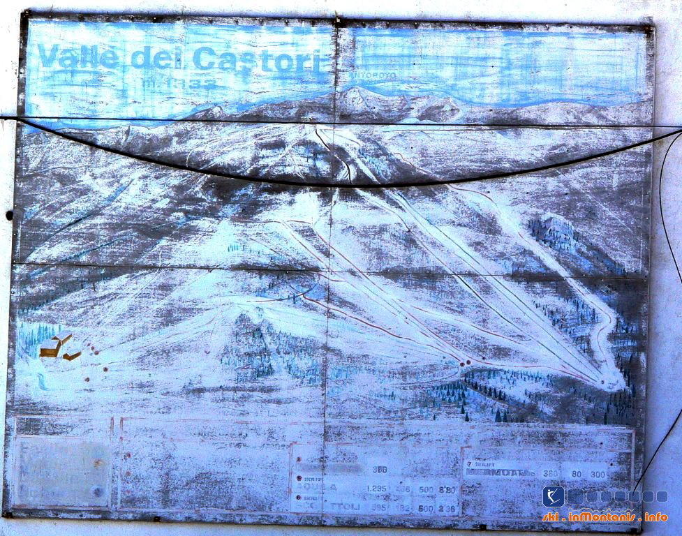 Tavola d'orientamento. Sul lato sinistro sono riconoscibili la cestovia e i tre skilift dismessi. (401.55 KByte) Garessio (CN) / Cestovia Delle Volpe, Monte Berlino : Tavola d'orientamento. Sul lato sinistro sono riconoscibili la cestovia e i tre skilift dismessi.