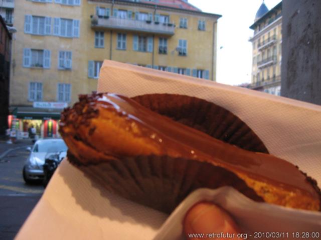 11.3 :: Innsbruck - Genova - Nice : Une Èclair. Traditionsgemäss muss ich mir die schmecken lassen bei jedem Frankreichbesuch!