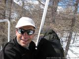 Gilles als Frankrieichsekretär von Mountain Wilderness im Sessellift. Das hat schon was. (70.68 KByte) 12.3 :: Nice-Isola 2K (FRA) - Bagni di Vinadio / Strepeis (ITA) : Gilles als Frankrieichsekretär von Mountain Wilderness im Sessellift. Das hat schon was.