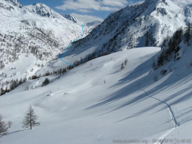 Rückblick: Im Hintergrund unser Startpunkt, der die Grenze zwischen Frankreich und Italien markierende Col de la Lombarde. (45.02 KByte) 12.3 :: Nice-Isola 2K (FRA) - Bagni di Vinadio / Strepeis (ITA) : Rückblick: Im Hintergrund unser Startpunkt, der die Grenze zwischen Frankreich und Italien markierende Col de la Lombarde.