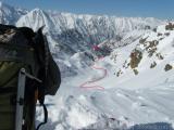 Rast am Passo Tesina, 2400m. Der Rote Punkt, das heutige Ziel in der Ferne. Ab jetzt den Ski 12.3 :: Nice-Isola 2K (FRA) - Bagni di Vinadio / Strepeis (ITA) : Rast am Passo Tesina, 2400m. Der Rote Punkt, das heutige Ziel in der Ferne. Ab jetzt den Ski