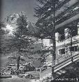 Considerazioni urbanistiche : 1935: L'albergo con taverna aspetta l'inaugurazione della funivia per Plan Maison, ancora in costruzione (in basso a sinistra)