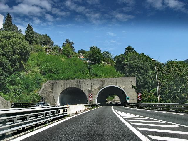 Genova - Infrastructure styles and codes : IMG_0247.JPG