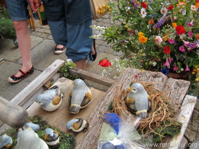 Mittenwald im Speziellen und das Umland im Allgemeinen : Vögel im Nest (Dekorationstücke  Keramik, bemalt)