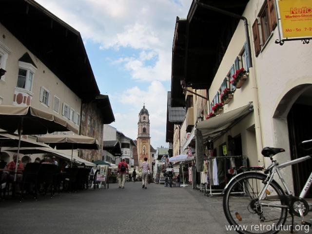 Mittenwald im Speziellen und das Umland im Allgemeinen : Gesamtüberblick über die Fussgängerzone (Blickrichtung Nord)