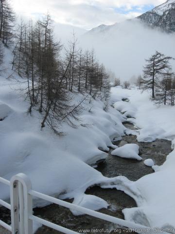 19:3 :: Chinale (ITA)  - Echalp (FRA) : Fluss mit schönem Straßengeländer