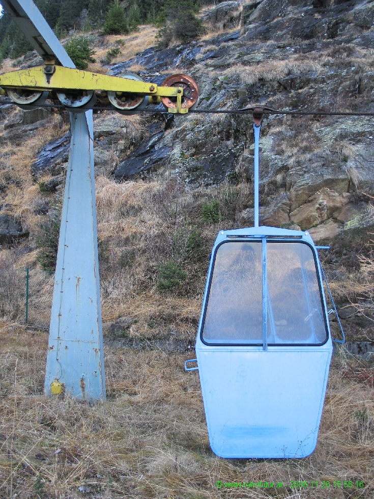 Ratschings (BZ) / Gondellift Posch Haus Schneeberg : Gonel mit Halteb??gel (links)