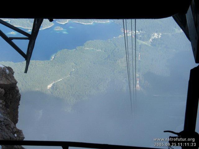 I.) Die Eibsee Seilbahn : Oben der Eibsee