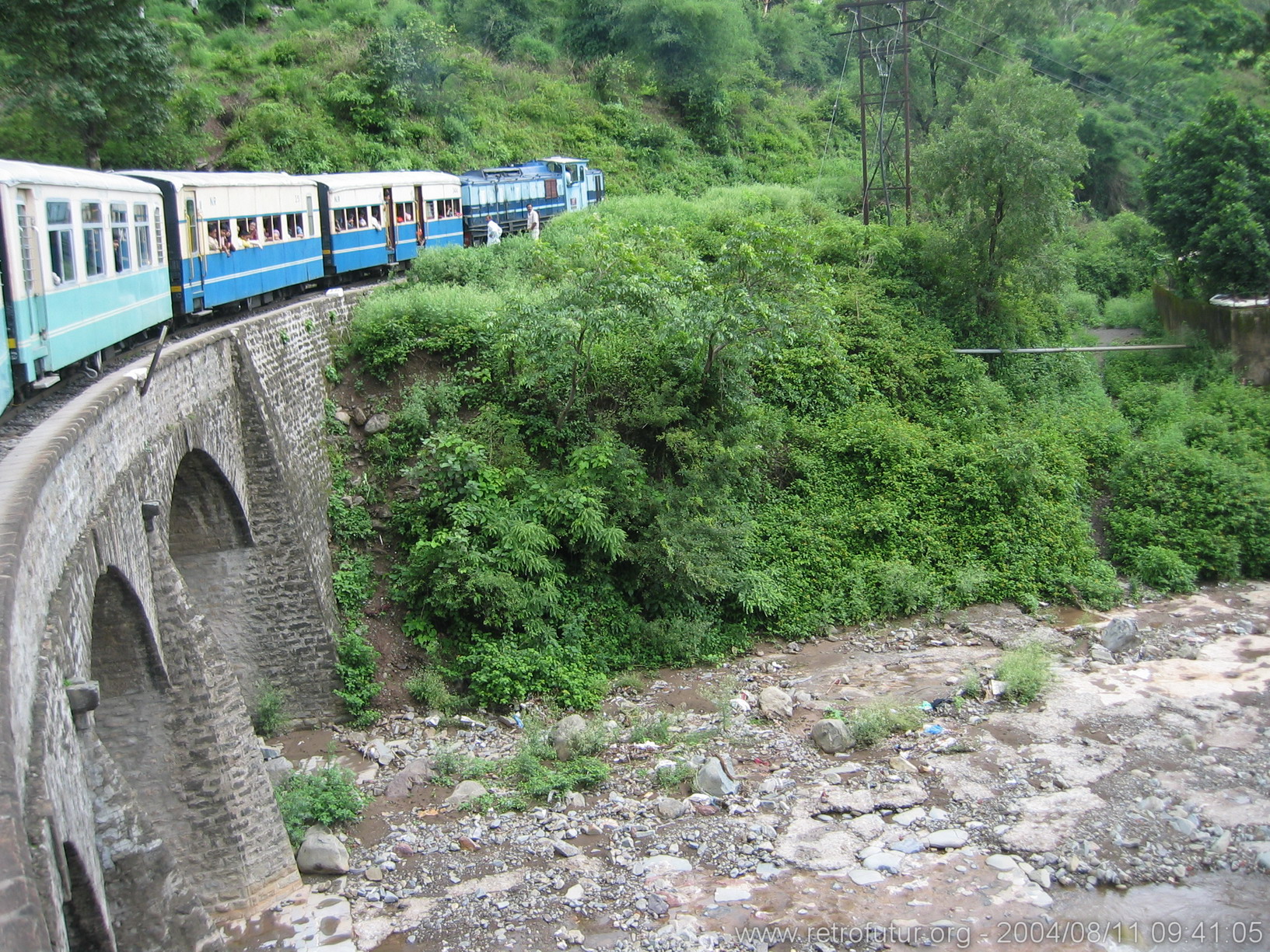 Approach 1 : Crossing one of the 864 briges (source: Wikipedia).