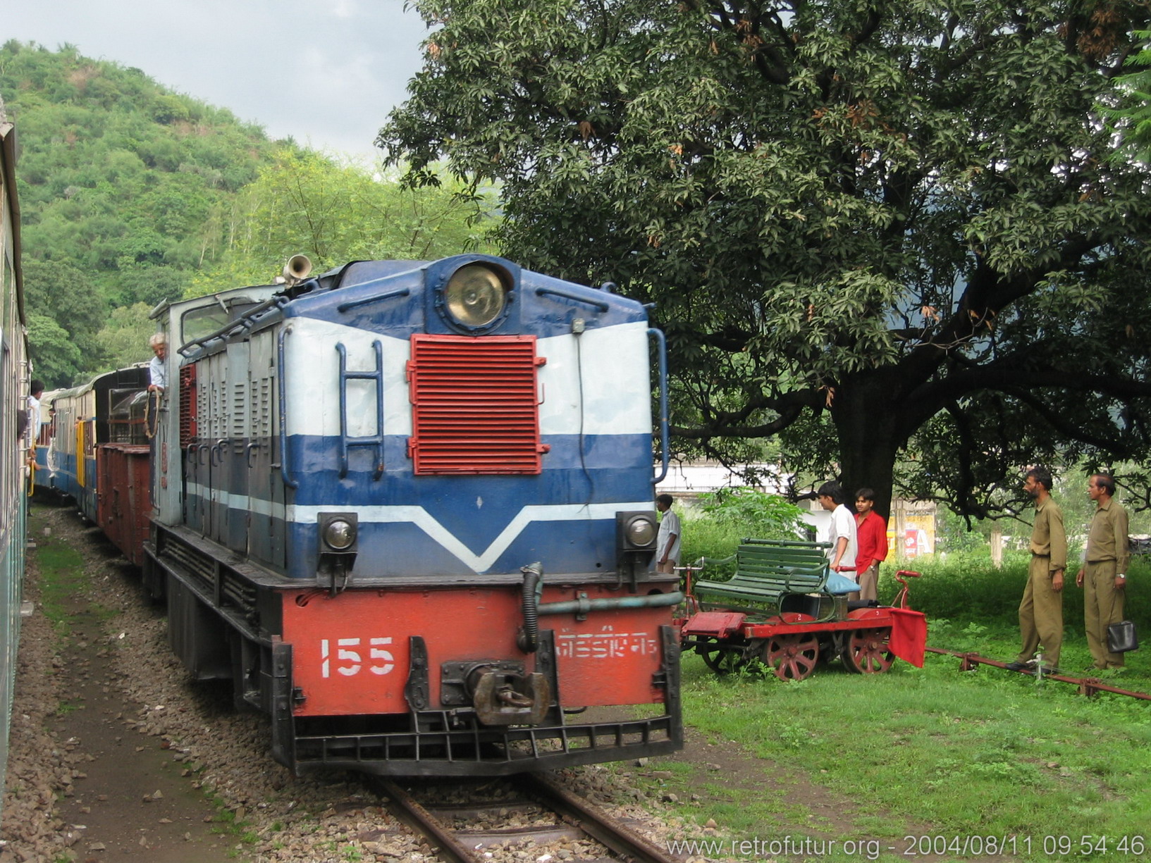 Approach 1 : Passing a train coming form the opposite direction in one of the well kept stations