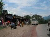 Lunch break on the way to Manali (45.26 KByte) Approach 1 : Lunch break on the way to Manali