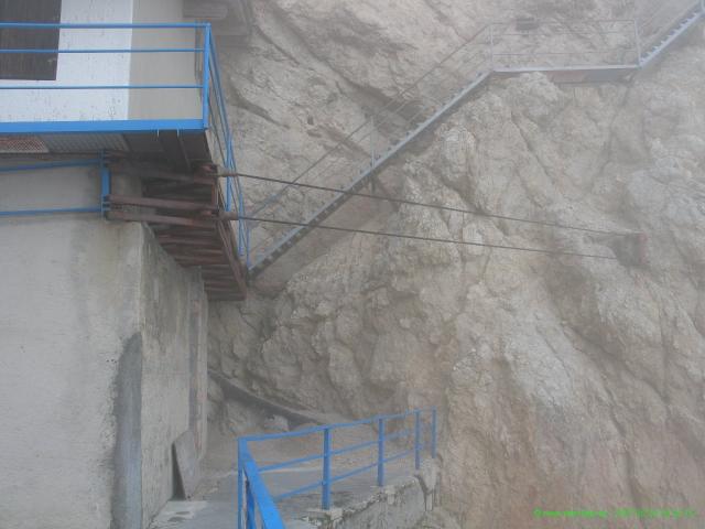 Secondo tratto: Forcella Staunies - Grande fotoreportage 2007 : Dietro la stazione sale una scalina...