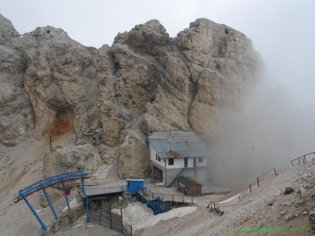 Secondo tratto: Forcella Staunies - Grande fotoreportage 2007 : Vista sulla funivia dal rifugio 