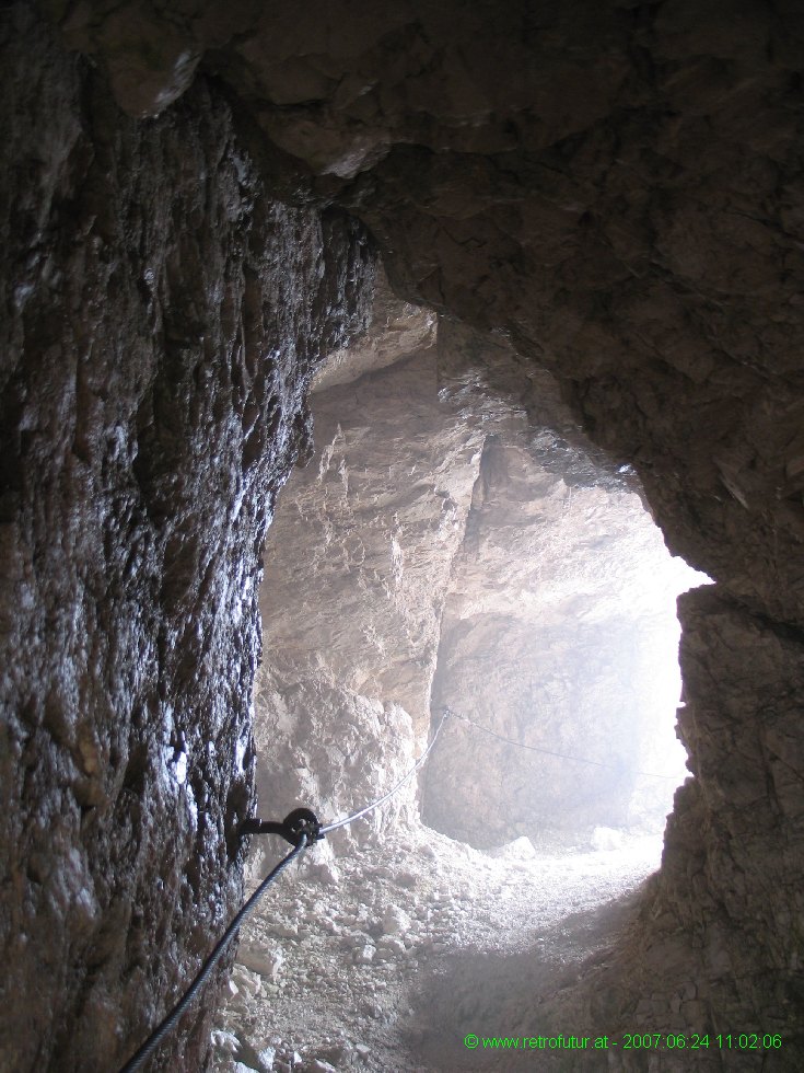 Secondo tratto: Forcella Staunies - Grande fotoreportage 2007 : ...attraversa qualche tunnel del 1915-1918, e...