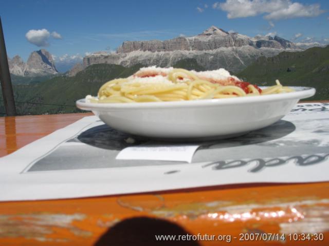 Caffè und Zeitung : Pian Fiaccon / Marmolada (2007)