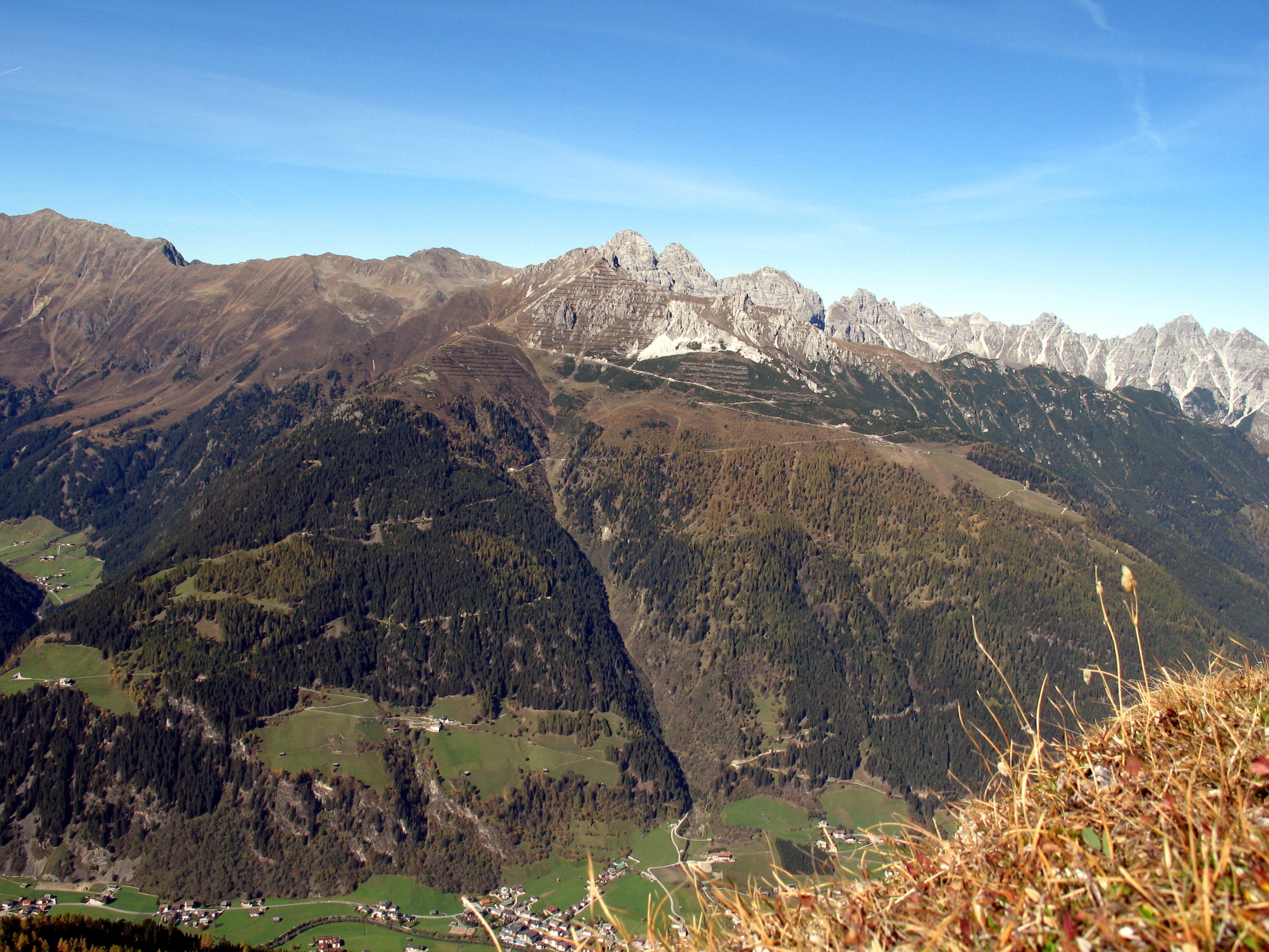 Elfer Klettersteig : MTB- Bergblick gegenueber