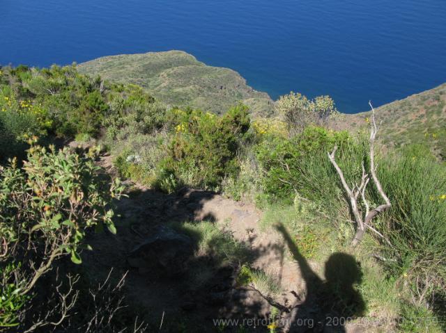 13.6: Around Monte Porri, the northern of the two extinct volcanos on Salina island : IMG_7907.JPG